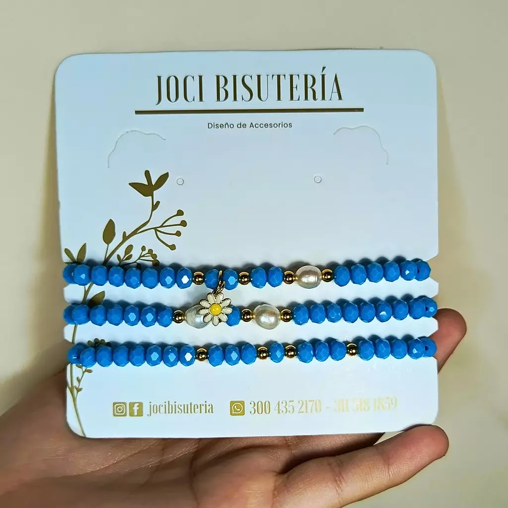 trio_pulseras_murano_hecha_a_mano_con_flor_pose-_azul