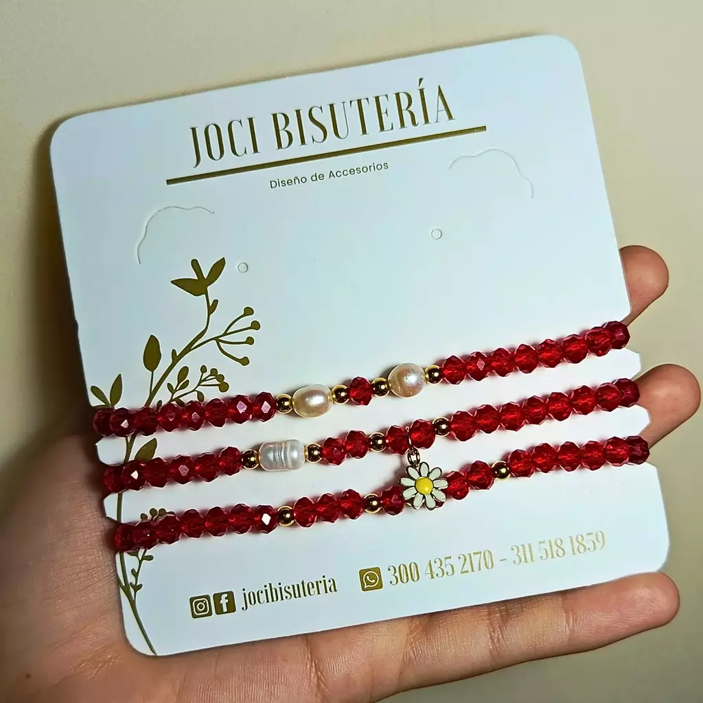 trio_pulseras_murano_hecha_a_mano_con_flor_pose_rojo
